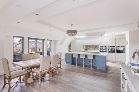 3 bedroom apartment for sale, The Penthouse, 5 Greystoke Apartments, Kings Avenue, Morpeth, Northumberland
