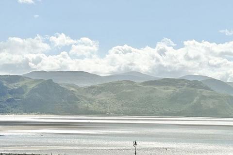 2 bedroom apartment for sale, West Parade, Llandudno