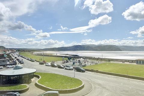 2 bedroom apartment for sale, West Parade, Llandudno