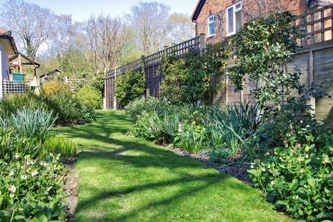 1, Walnut Tree Cottage Brick Hill, Chobham, Woking, GU24 8TQ