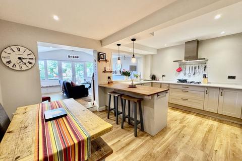 2 Fieldhead Gardens, Bourne End, SL8 5RN