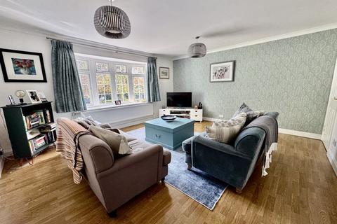 2 Fieldhead Gardens, Bourne End, SL8 5RN