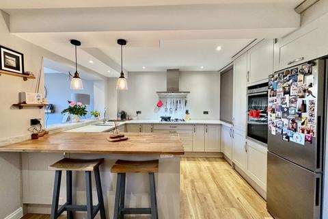 2 Fieldhead Gardens, Bourne End, SL8 5RN