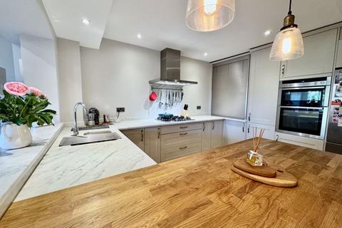 2 Fieldhead Gardens, Bourne End, SL8 5RN