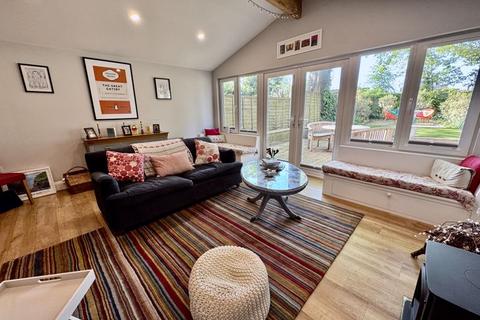 2 Fieldhead Gardens, Bourne End, SL8 5RN