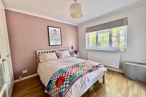2 Fieldhead Gardens, Bourne End, SL8 5RN