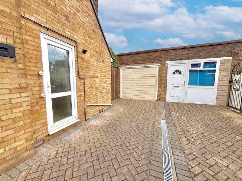 Driveway/Garage