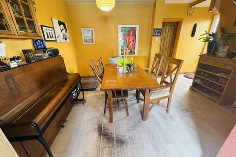 3 bedroom semi-detached house for sale, Clauson Avenue, Northolt