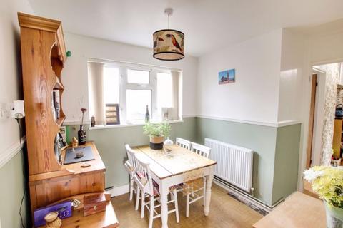 2 Willow Grove, Trowbridge, BA14 0HA
