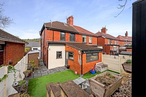 4 Dingle Avenue, Shaw, Oldham, OL2 8DD