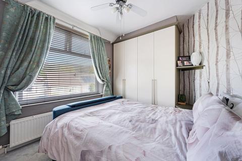 4 Dingle Avenue, Shaw, Oldham, OL2 8DD