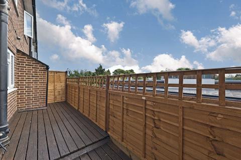 undefined, Hampton Court Way, Thames Ditton, KT7