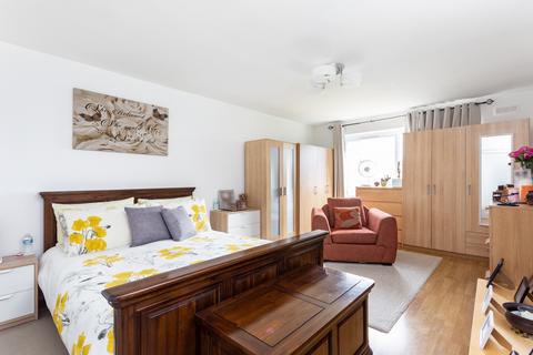 2 bedroom flat to rent, Leigham Court Road