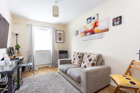 2 bedroom flat to rent, Leigham Court Road