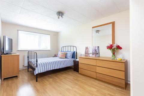 2 bedroom flat to rent, Leigham Court Road