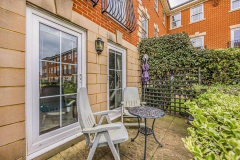 2 bedroom flat for sale, Mountjoy Court, Old Portsmouth