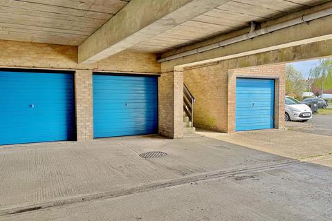 2 bedroom flat for sale, Coombe Hill Crescent, Thame