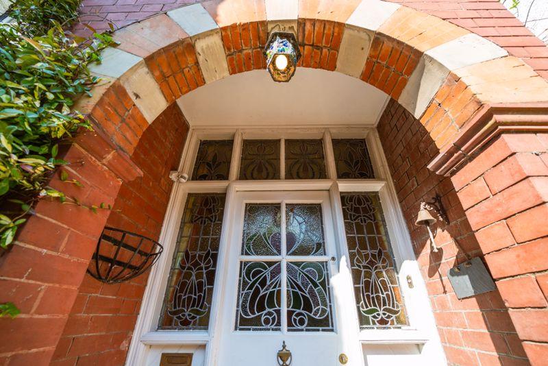 Feature arch