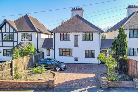 4 bedroom detached house to rent, Palmerston Road, Buckhurst Hill IG9