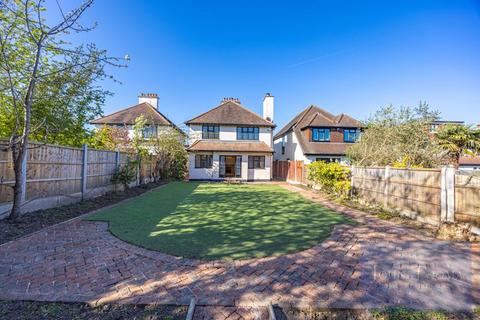 4 bedroom detached house to rent, Palmerston Road, Buckhurst Hill IG9