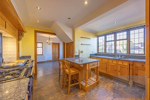 4 bedroom detached house to rent, Palmerston Road, Buckhurst Hill IG9