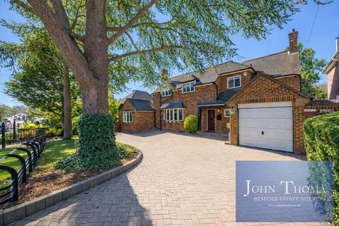 4 bedroom detached house for sale, High Road, Chigwell IG7