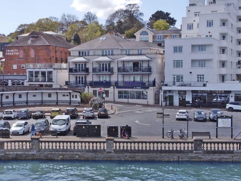 The Parade Cowes PO31 2 Bed Apartment For Sale 560 000 the-parade-cowes-po31-2-bed-apartment-for-sale-560-000
