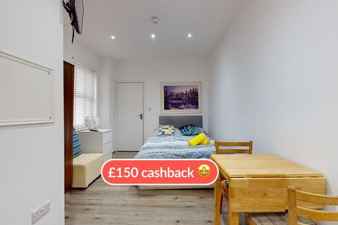 Studio to rent, Blenheim Gardens