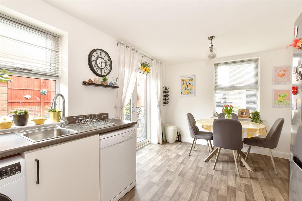 Kitchen/ Dining Room