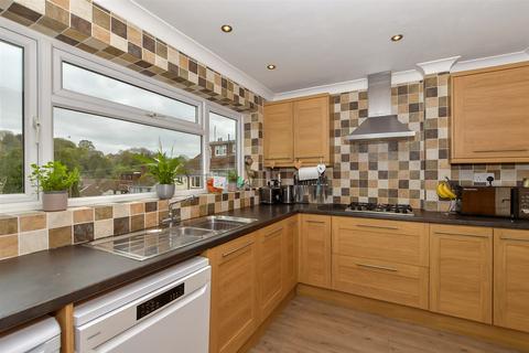6 Birchfields, Chatham, ME5 8AE