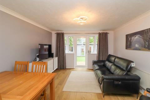 10 Bechin Close, Church Crookham, Fleet, GU52 6DJ