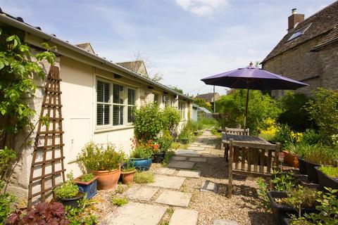 4 bedroom character property for sale, Brook House, Crudwell