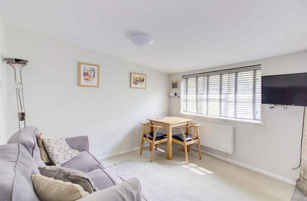 Sitting/dining area