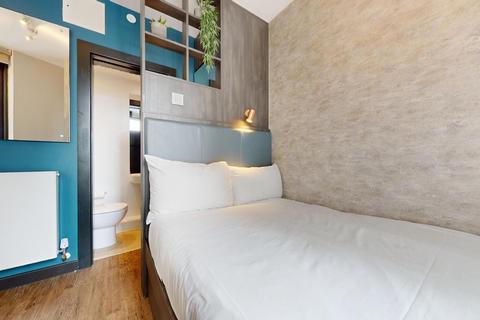 Studio to rent, Crossharbour Plaza