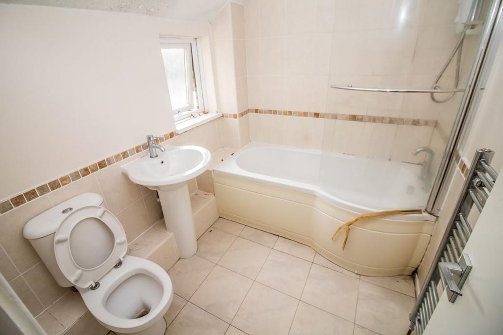 Family Bathroom.