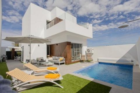 3 bedroom villa, C. Reina Sofía