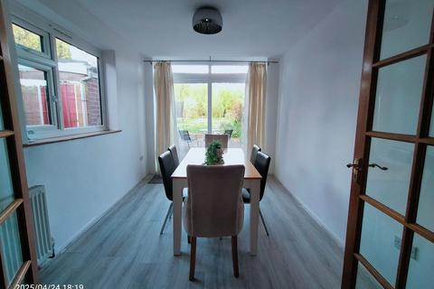 3 bedroom semi-detached house to rent, Parkstone Road, Leicester