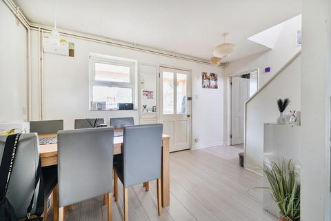 38 Abbots Road, Burghfield Common, Reading, RG7 3LE