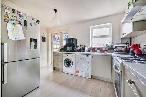 38 Abbots Road, Burghfield Common, Reading, RG7 3LE