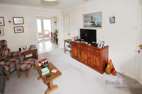 3 bedroom semi-detached house for sale, Dunbar Court, Leeds LS26