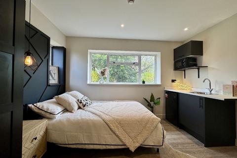 Studio to rent, Nottingham NG5
