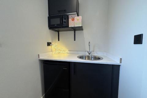 Studio to rent, Nottingham NG5
