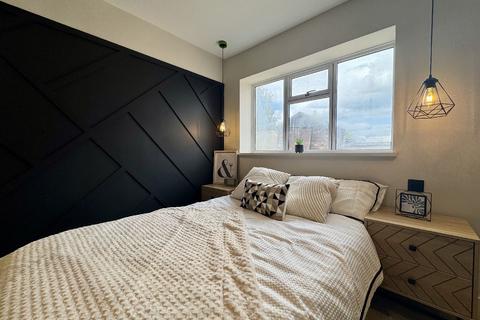 Studio to rent, Nottingham NG5