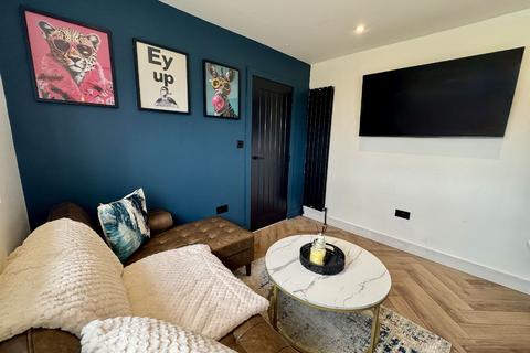 Studio to rent, Nottingham NG5