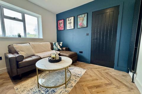 Studio to rent, Nottingham NG5
