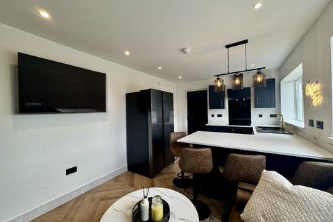 Studio to rent, Nottingham NG5