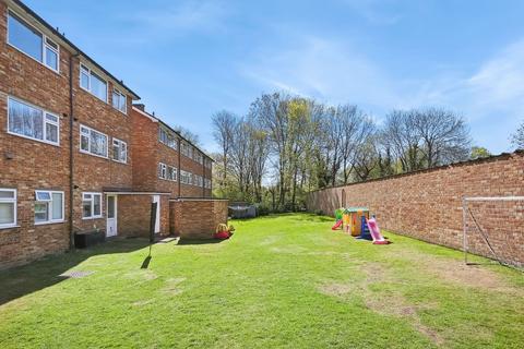 37 Millside, Carshalton, SM5 2BQ