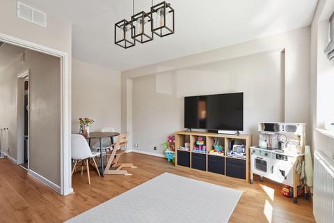 37 Millside, Carshalton, SM5 2BQ