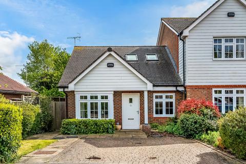 15a Grange Close, Edenbridge, TN8 5LT
