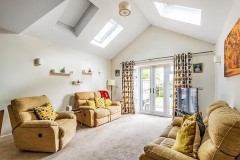 15a Grange Close, Edenbridge, TN8 5LT